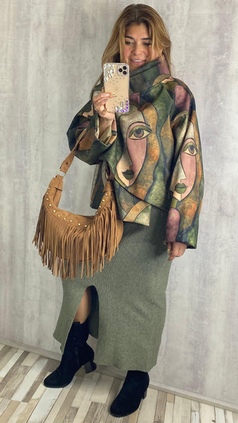 Chaqueta efecto capa asimétrica en tonos verde militar camel y rosa