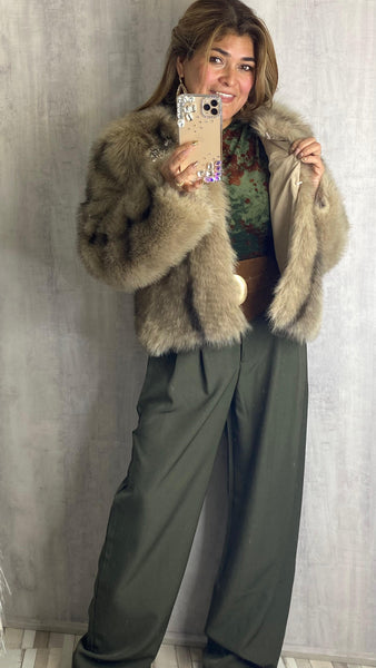 Chaqueta de pelos beige combinado con marrón