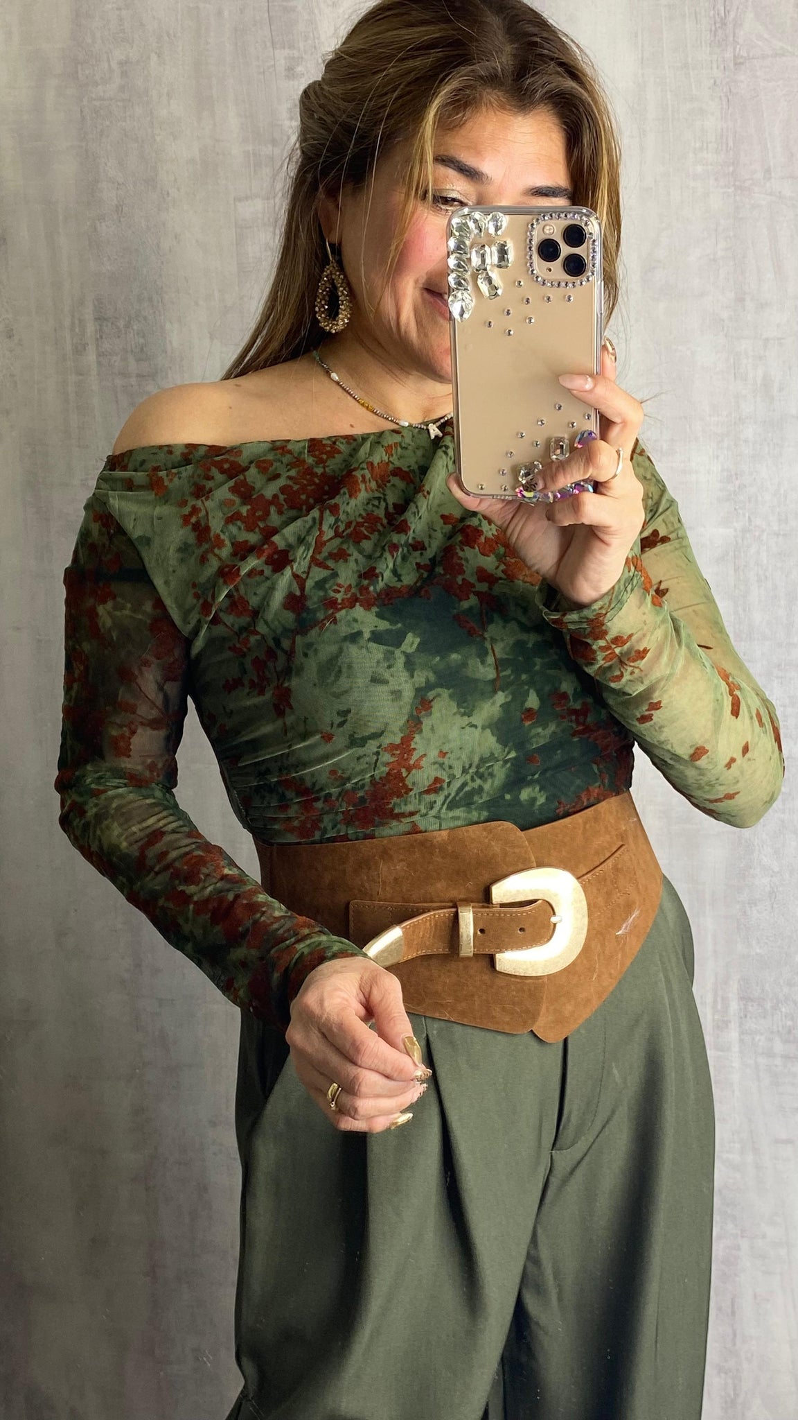 Body verde militar combinado con camel