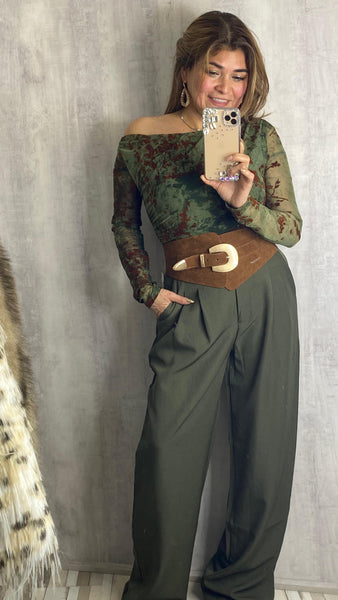 Body verde militar combinado con camel