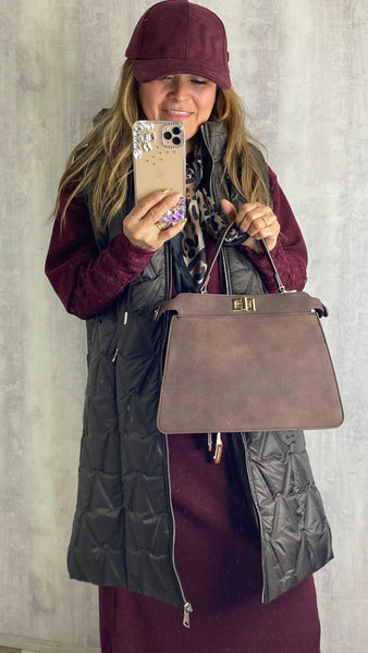 Bolso de polipiel en berenjena combinado con granate y marrón