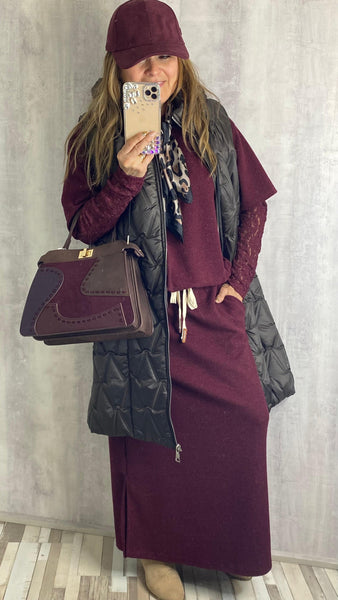 Conjunto granate de falda y jersey