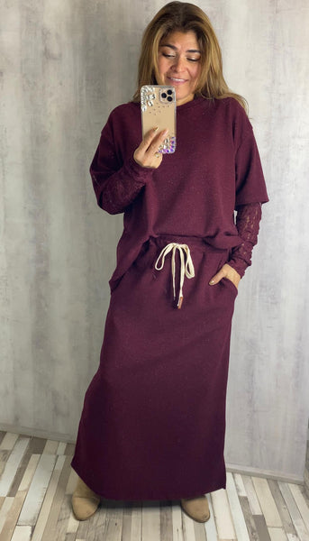 Conjunto granate de falda y jersey