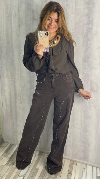 Pantalón vaquero marrón chocolate con tachas