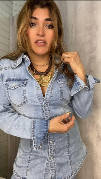 Camisa vaquera azul claro efecto lavado