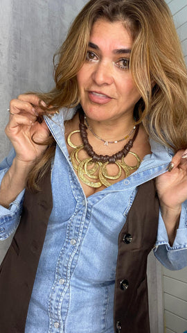 Collar efecto piel con círculos dorados