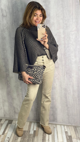 Pantalón vaquero beige con botones y bolsillos