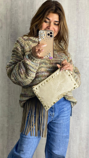 Bolso blanco roto de piel con tachas