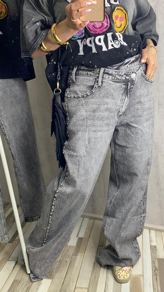 Pantalón vaquero corte recto gris lavado abotonadura asimétrica