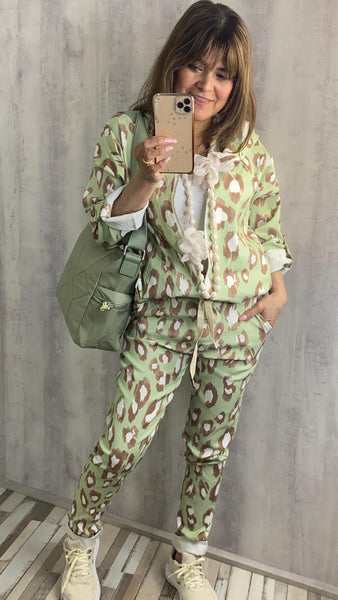 Conjunto chándal animal print, verde agua, rosa palo y azul bebé