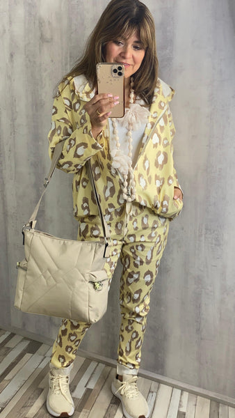 Bolso bandolera de nailon beige