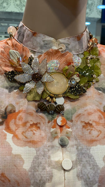Collar flores bordado con pedrería