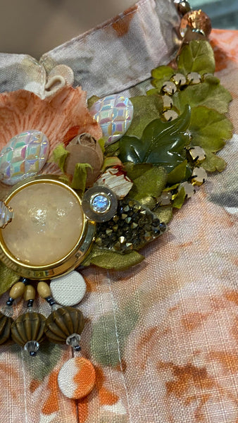 Collar flores bordado con pedrería