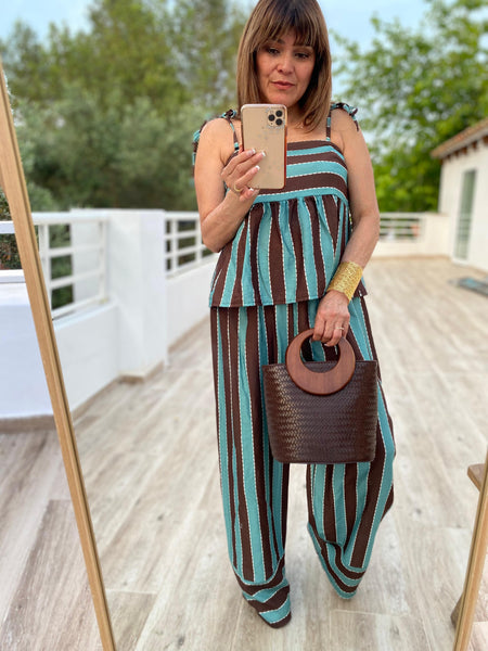 Conjunto de top y pantalón a rayas verdes y marrón