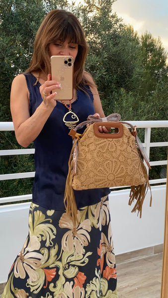 Bolso camel de croché combinado en polipiel y flecos