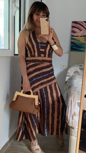 Vestido asimétrico estampado en tonos marrones y azul