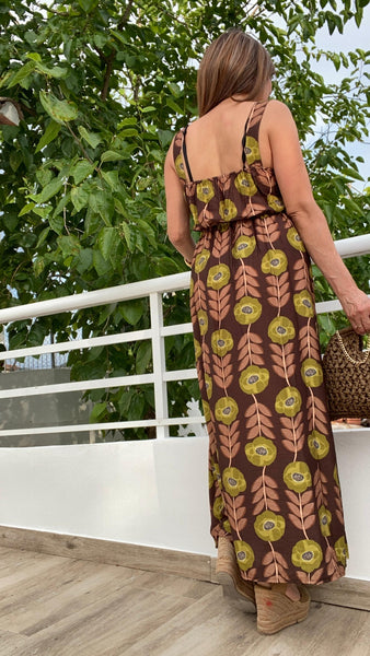 Vestido estampado fondo marrón y pistacho con tirante