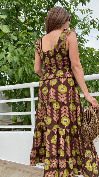 Vestido midi nido de abeja y tirantes anchos con volantes