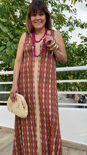Vestido largo de punto elástico en tonos fucsias y dorados
