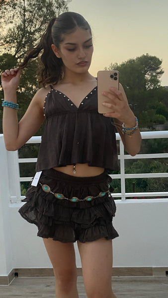 Top de algodón con tachas y tirantes