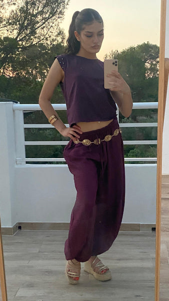 Camiseta berenjena de algodón con tachas en hombros