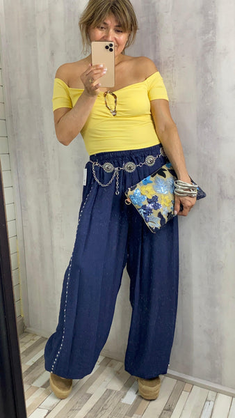 Pantalón bombacho azul marino con tachas