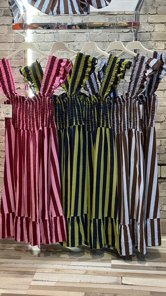 Vestido a rayas con nido de abeja