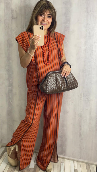 Conjunto color caldera a rayas