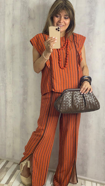 Conjunto color caldera a rayas