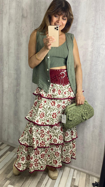 Falda estampada a volantes fondo beige claro verdes y granates