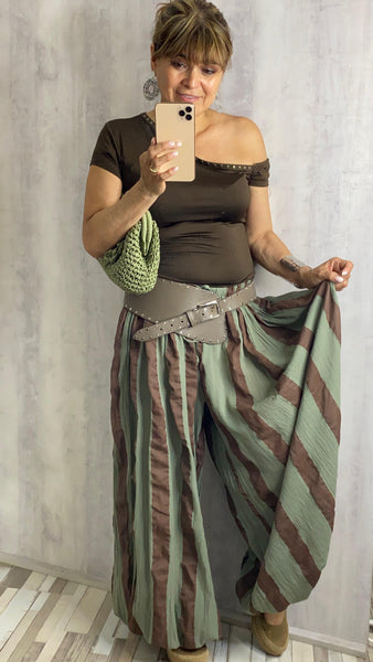 Pantalón bombacho verde y marrón