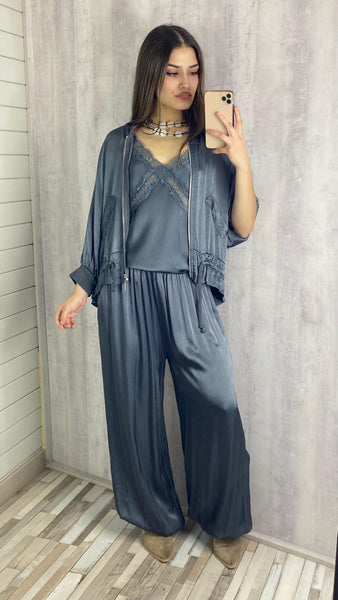 Conjunto satinado en gris marengo