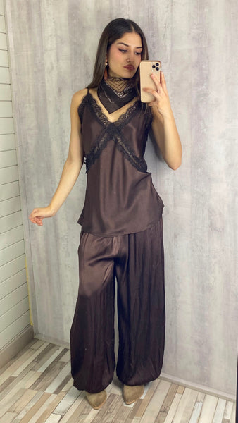 Lencera satinada con puntilla en marrón chocolate